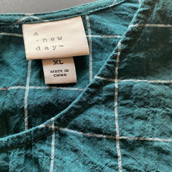 A NEW DAY windowpane top - Picture 4 of 4